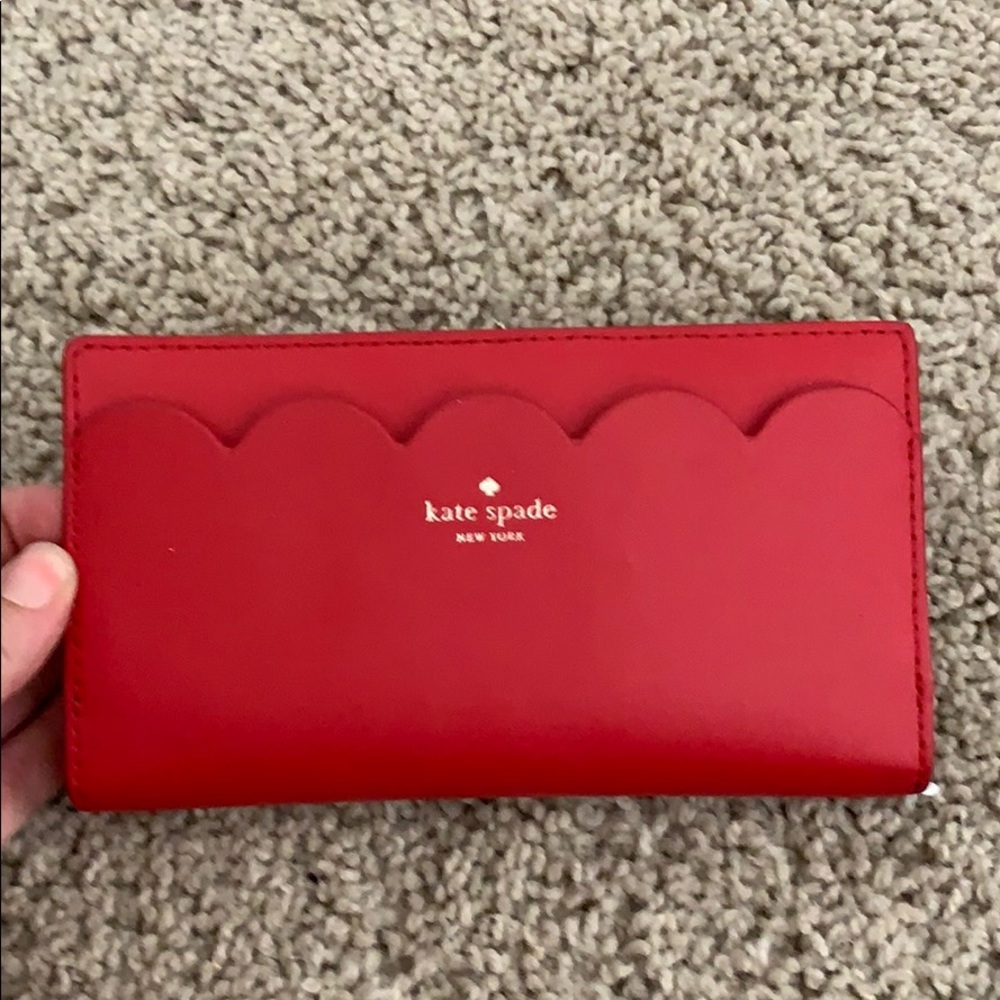 Kate Spade scalloped wallet